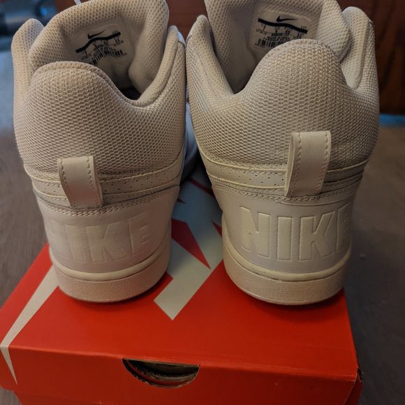 Nike sneakers - Picture 2 of 3